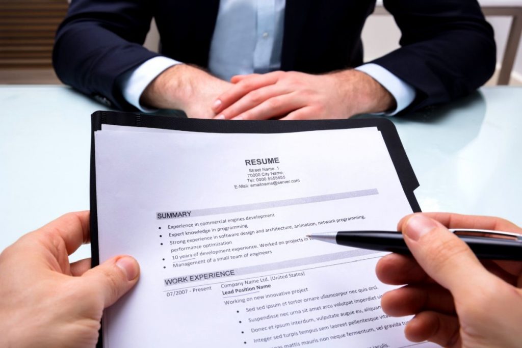 Tips to write a resume for the job you want in 2021