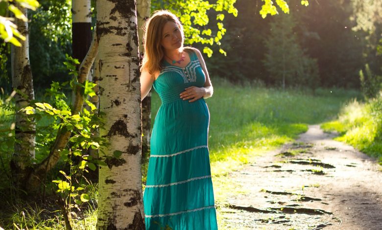 8 Startling Maternity Fashion Trends to Follow In 2021