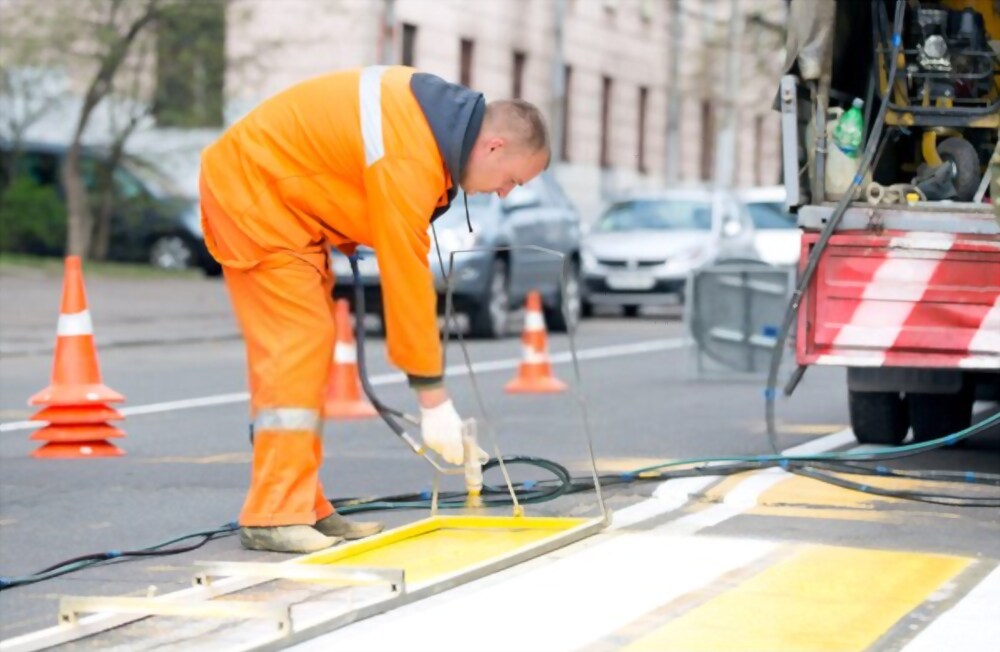 road line painting