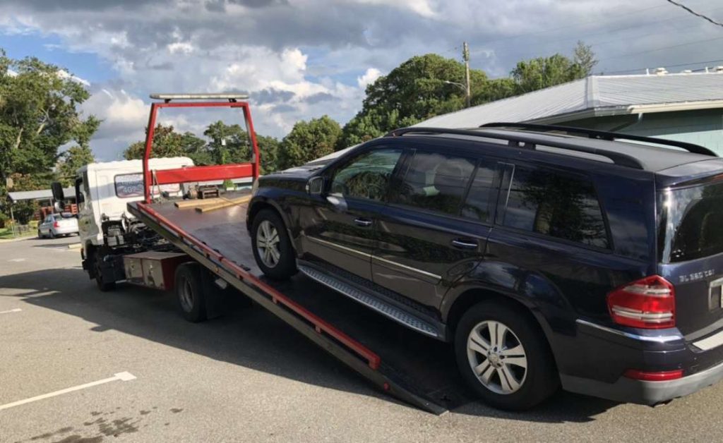 Flatbed Truck Towing