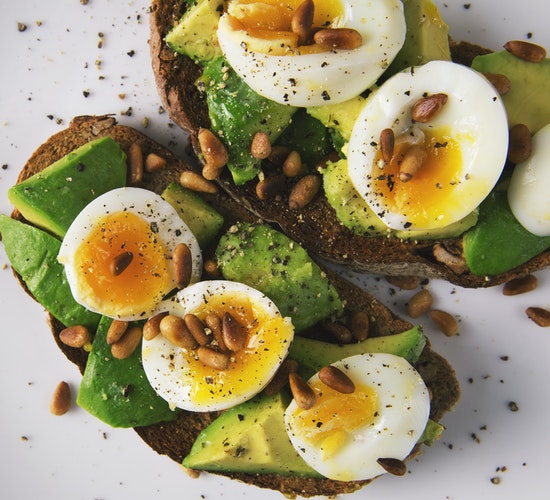 diet toast with banana and spinach